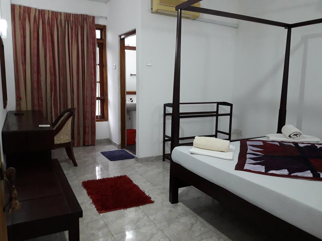 Sea Front Hikkaduwa Otel Dış mekan fotoğraf