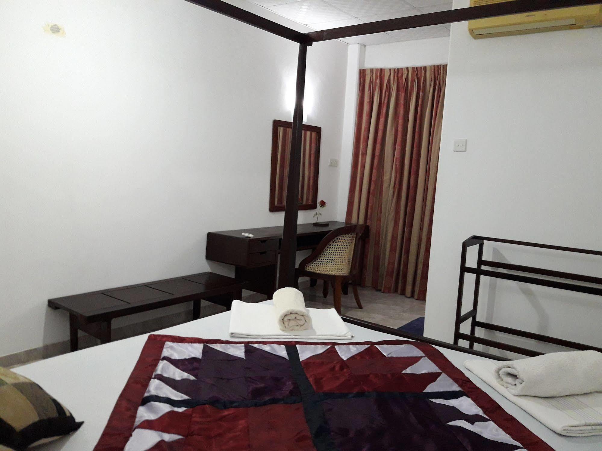 Sea Front Hikkaduwa Otel Dış mekan fotoğraf