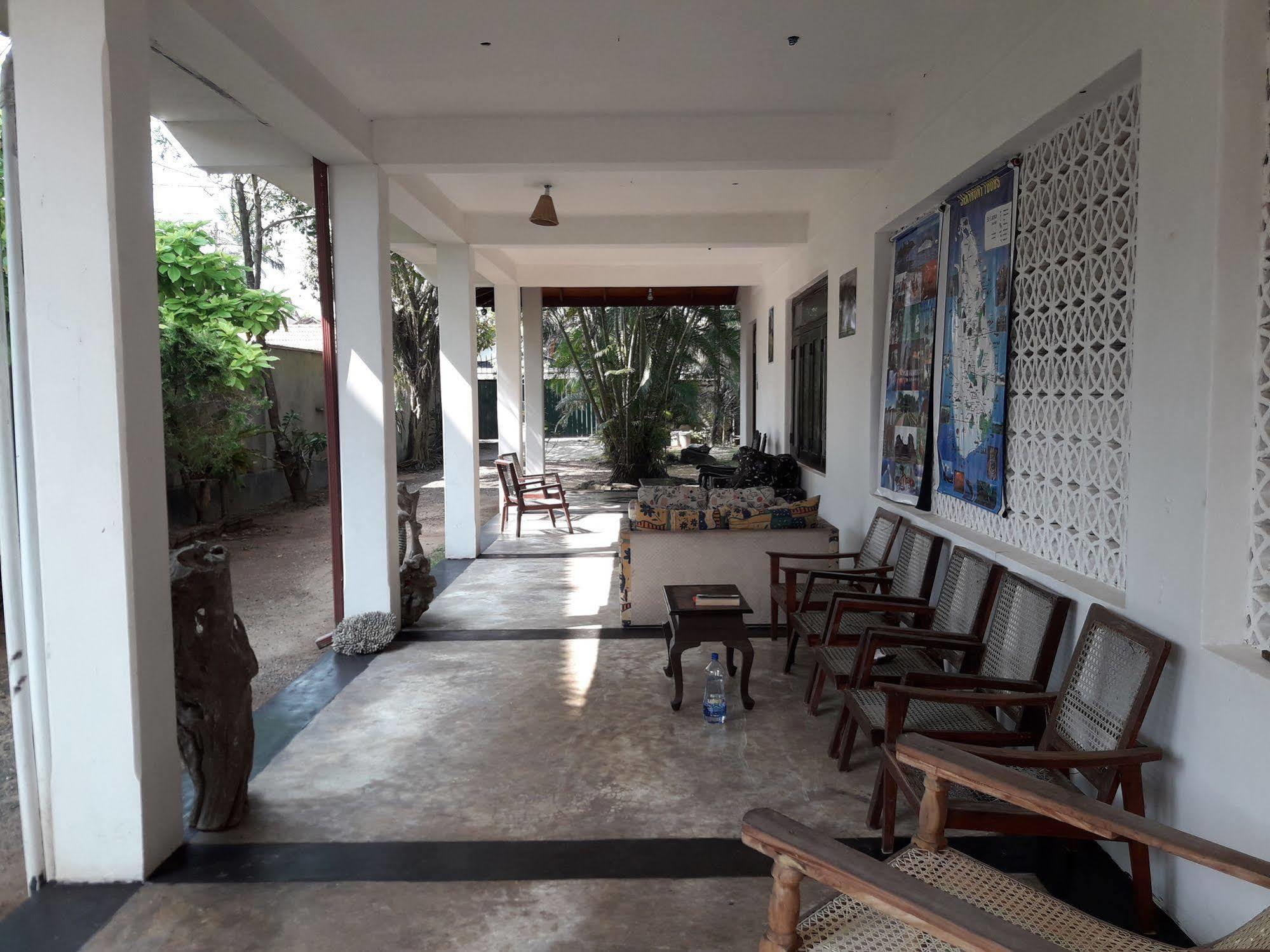 Sea Front Hikkaduwa Otel Dış mekan fotoğraf