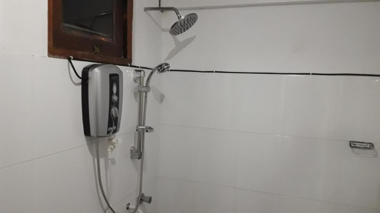 Sea Front Hikkaduwa Otel Dış mekan fotoğraf