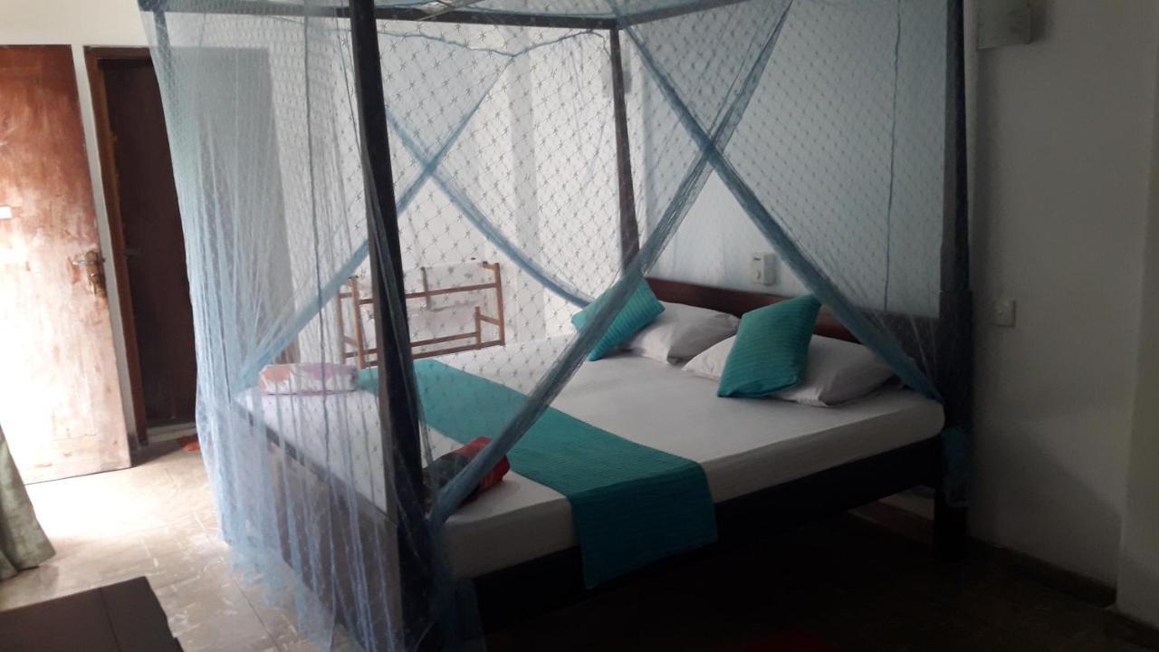 Sea Front Hikkaduwa Otel Dış mekan fotoğraf