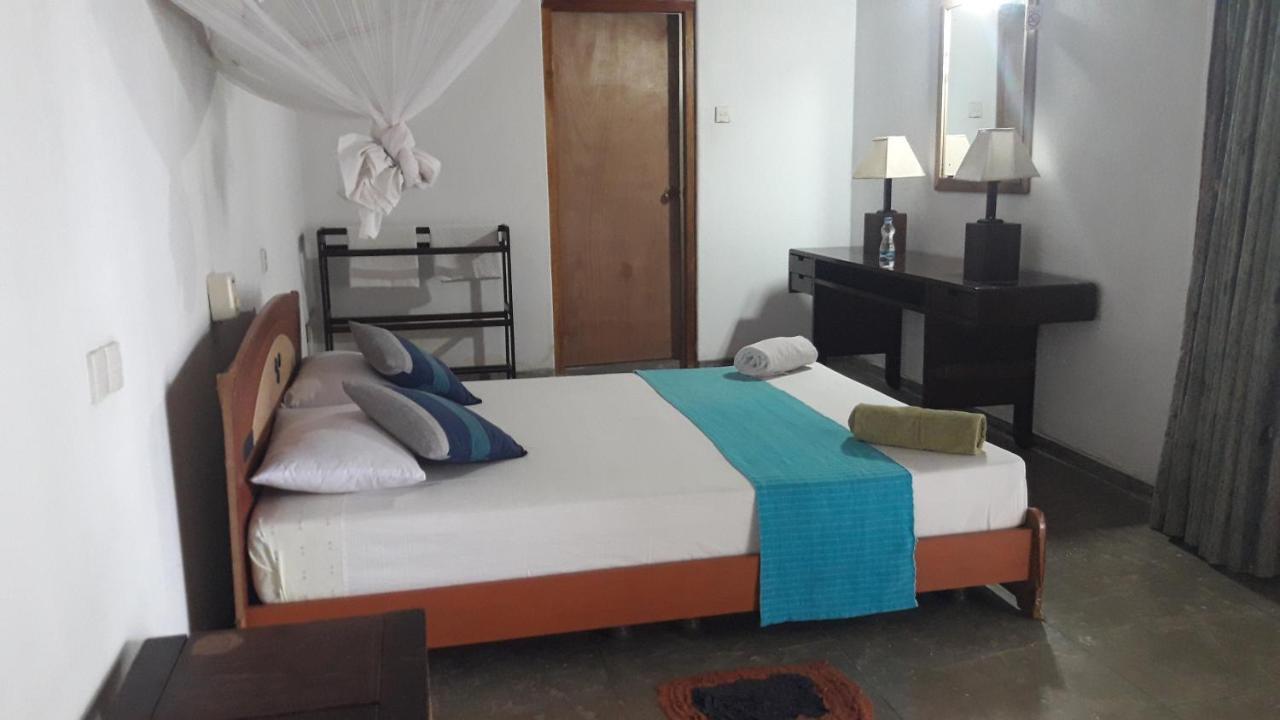 Sea Front Hikkaduwa Otel Dış mekan fotoğraf