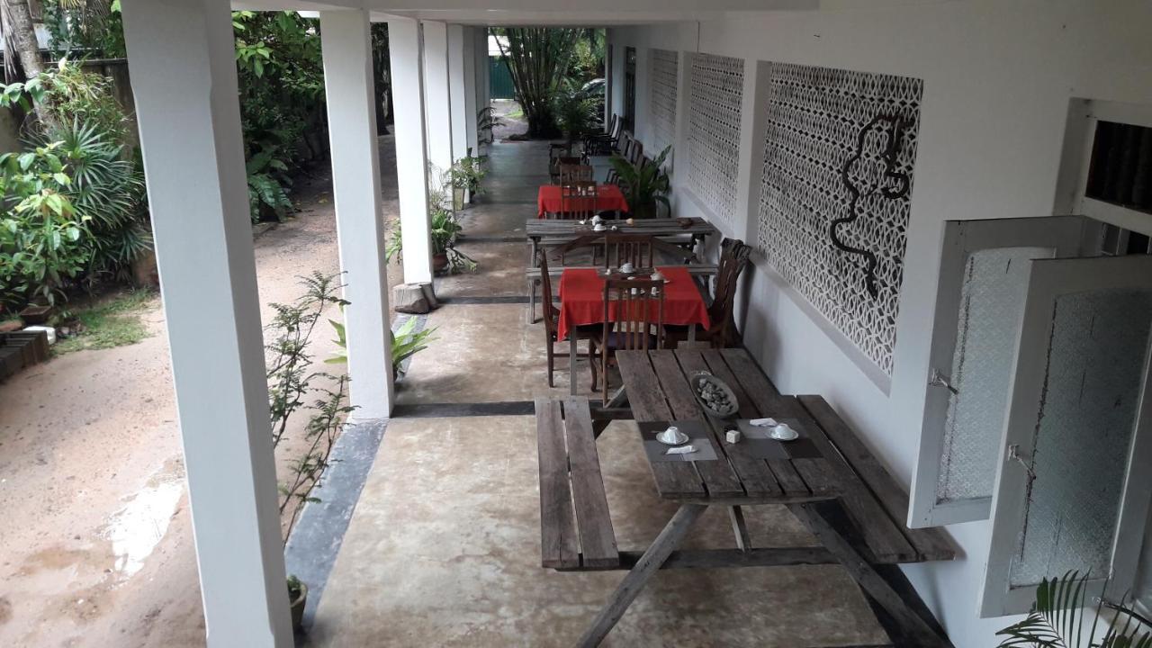 Sea Front Hikkaduwa Otel Dış mekan fotoğraf
