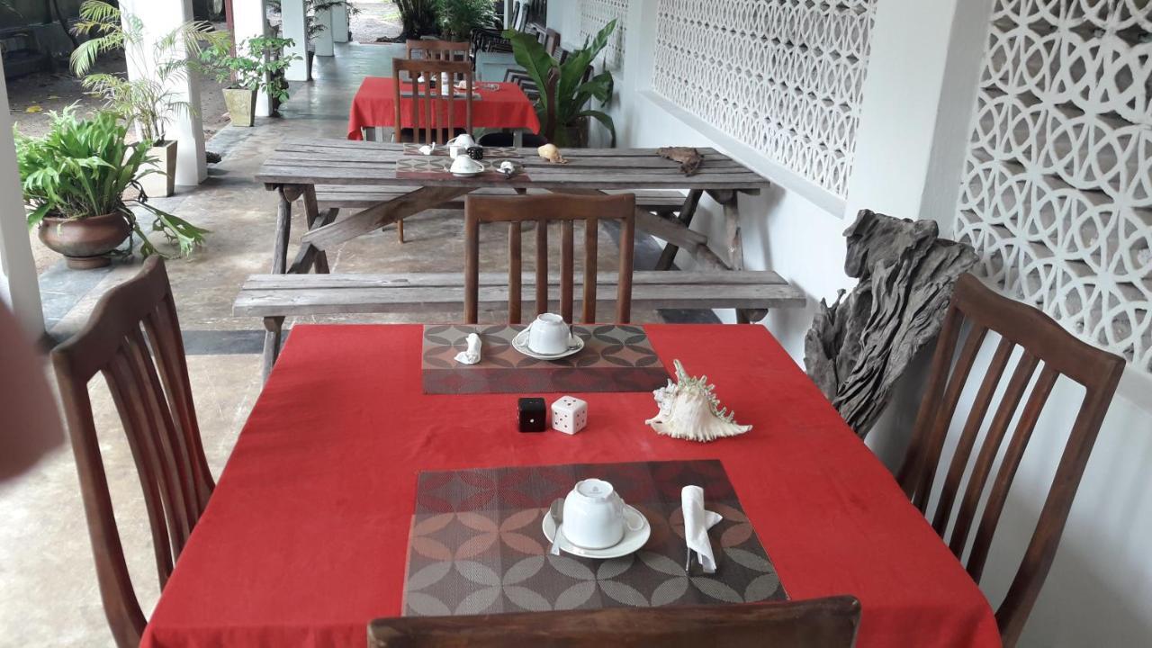Sea Front Hikkaduwa Otel Dış mekan fotoğraf