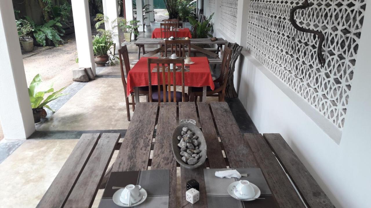 Sea Front Hikkaduwa Otel Dış mekan fotoğraf